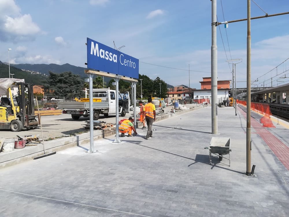 Construction and electrical work at Massa Centro railway station